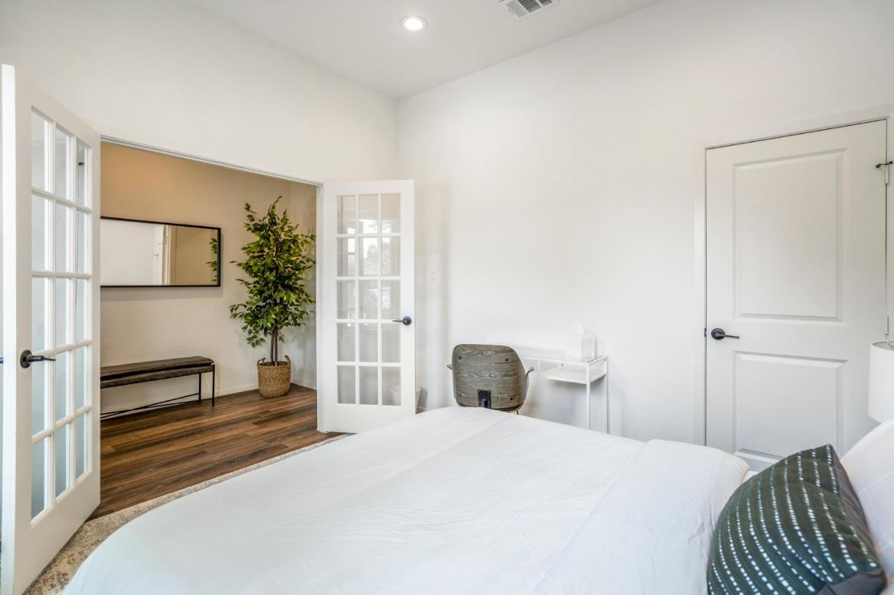 Сasa de vacaciones Luxury Gated 4bds 3 Full Baths 5 Tvs King 7min To Downtown